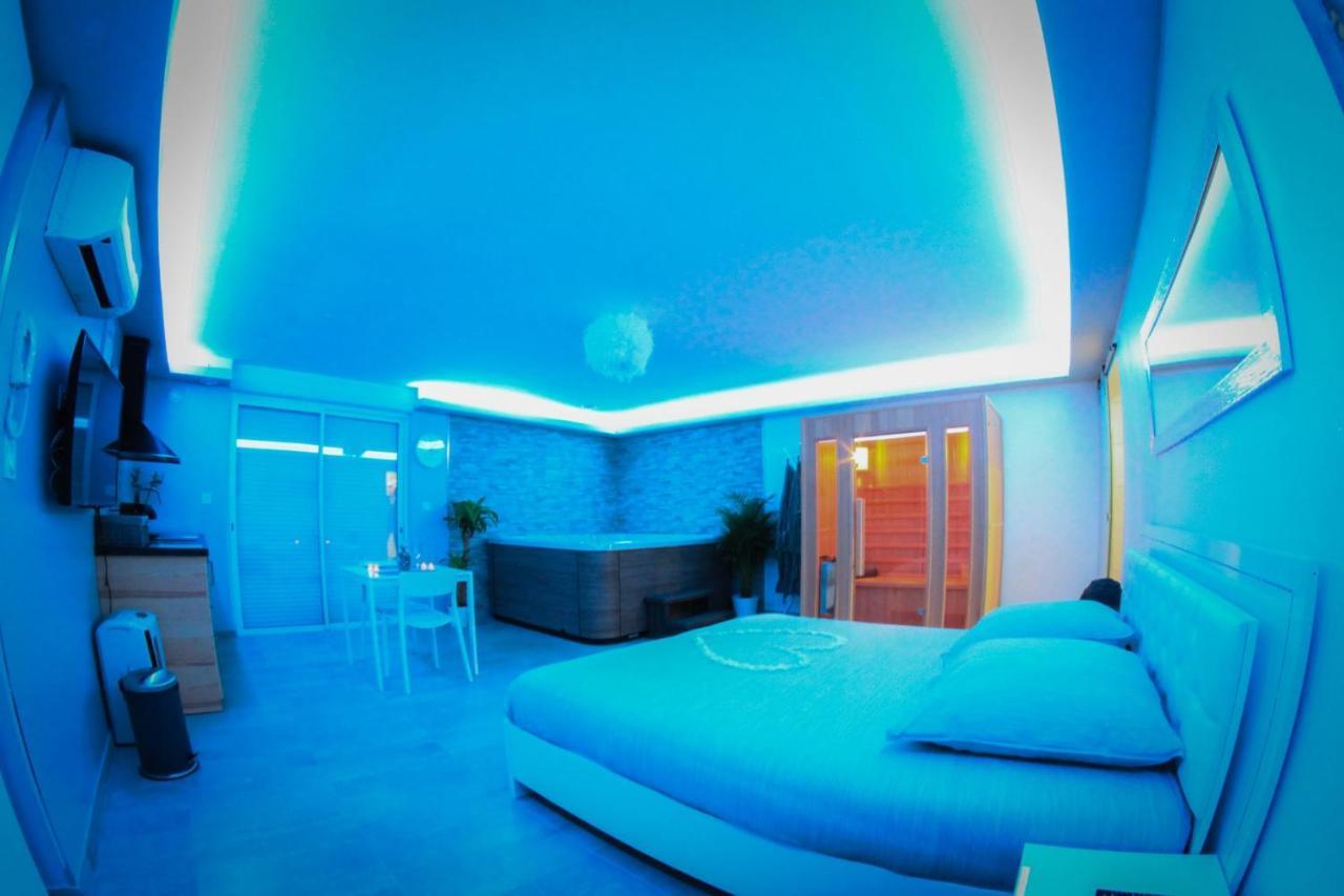 Nuit Vip Spa Sauna Privatif Le Rove Eksteriør billede